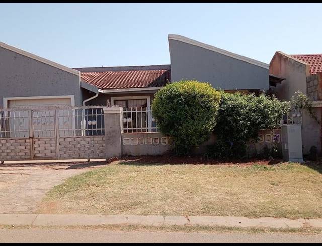 3 BEDROOM HOUSE FOR SALE IN PROTEA GLEN EXT